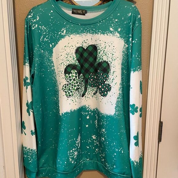 Shamrock Gorgeous Plus Size  St. Patrick’s Day Womens Sweatshirt NWOT 2X - Picture 1 of 16
